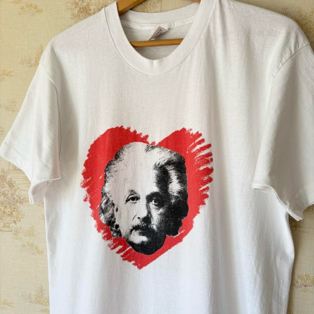 Vintage 90s white and red Albert Einstein Heart Center science tee size L